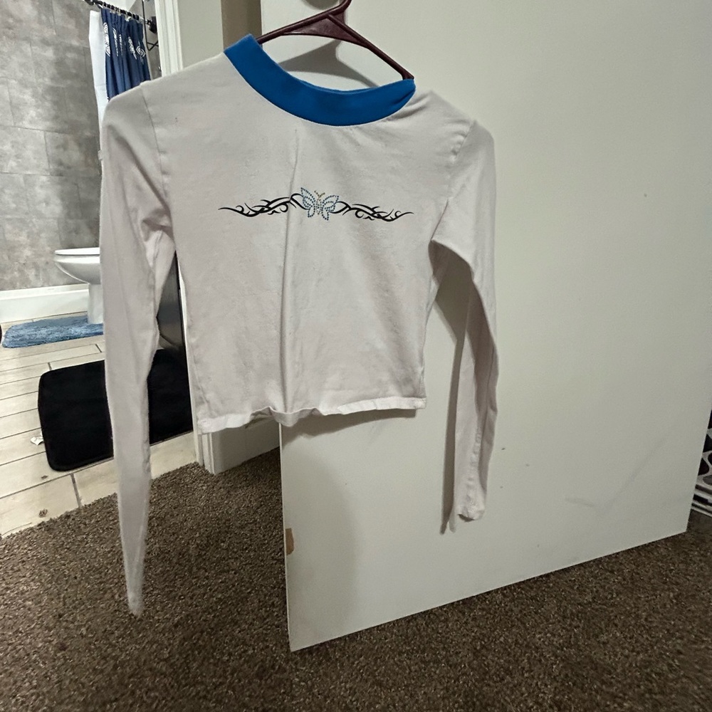 Graphic long sleeve crop top